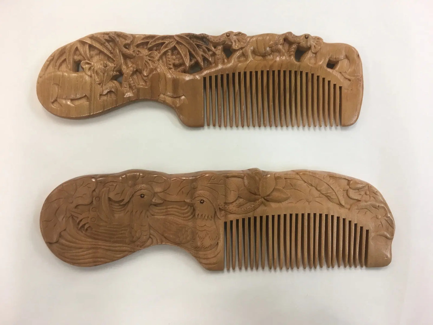 2 x Sculpture Natural Peach Wood Comb Anti Static Close Teeth Hair Massage Comb combland