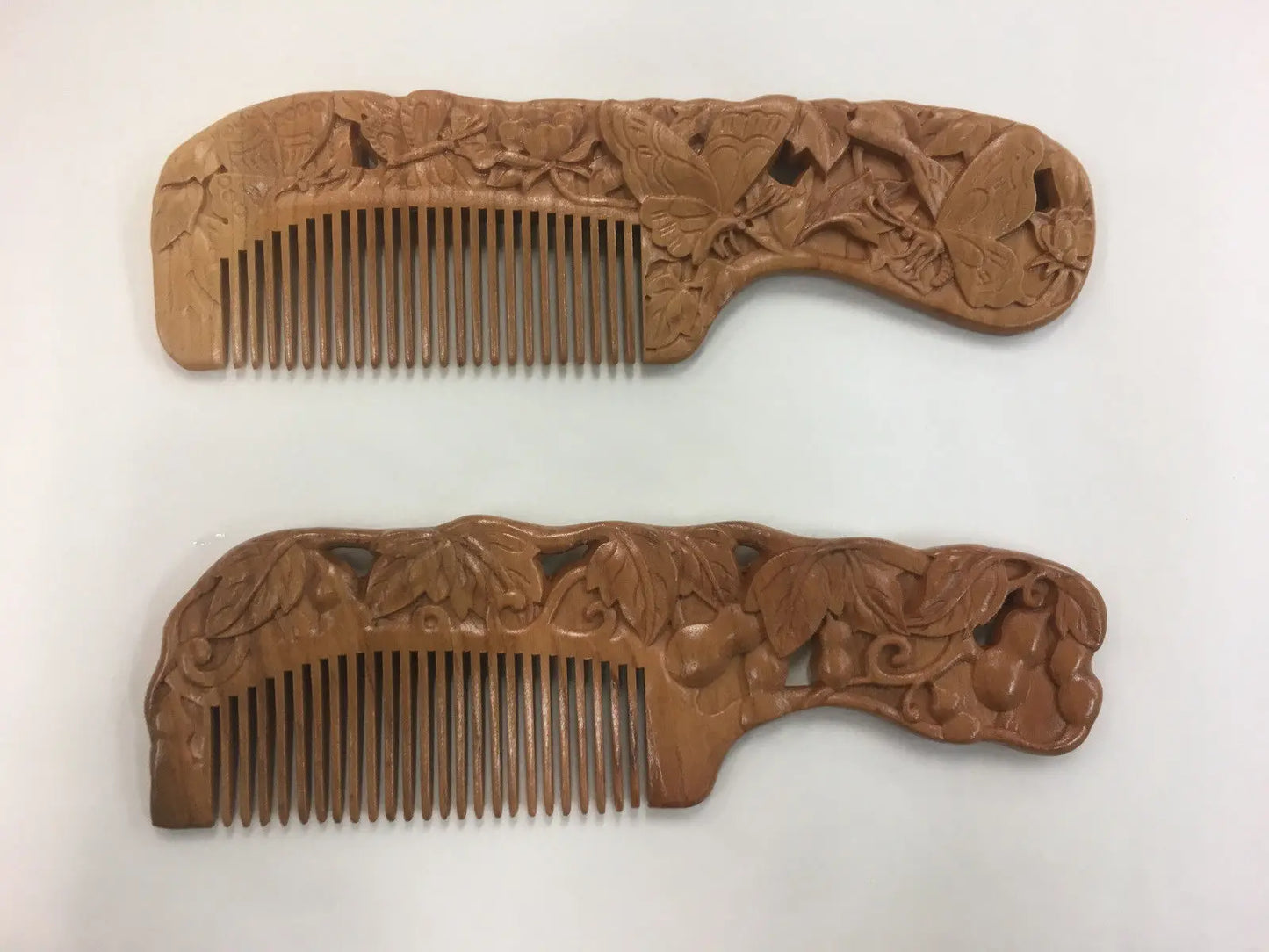 2 x Sculpture Natural Peach Wood Comb Anti Static Close Teeth Hair Massage Comb combland
