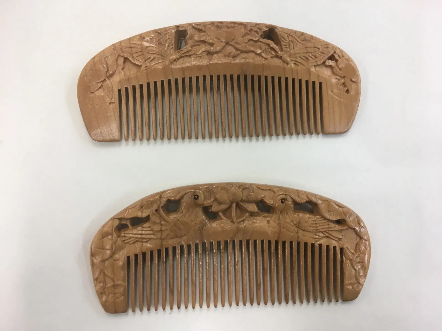 2 x Sculpture Natural Peach Wood Comb Anti Static Close Teeth Hair Massage Comb combland