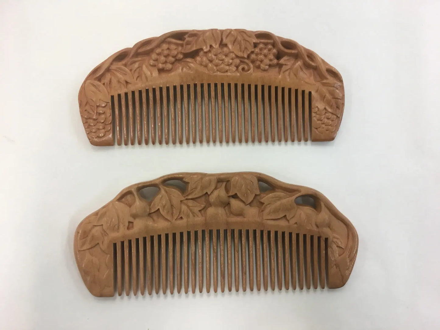2 x Sculpture Natural Peach Wood Comb Anti Static Close Teeth Hair Massage Comb combland